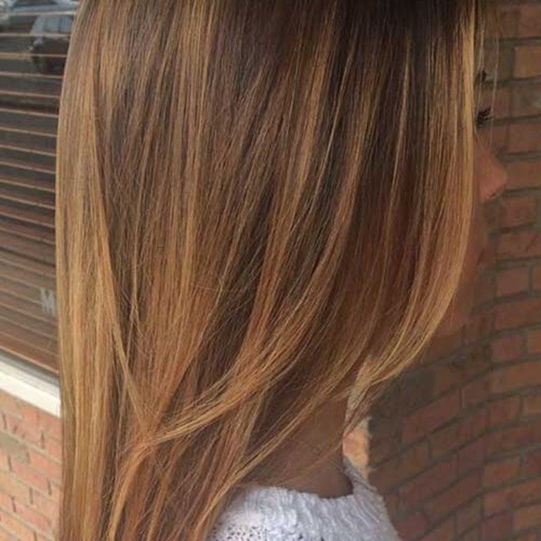 Goldene Braune Haare mit Blonden Strähnen