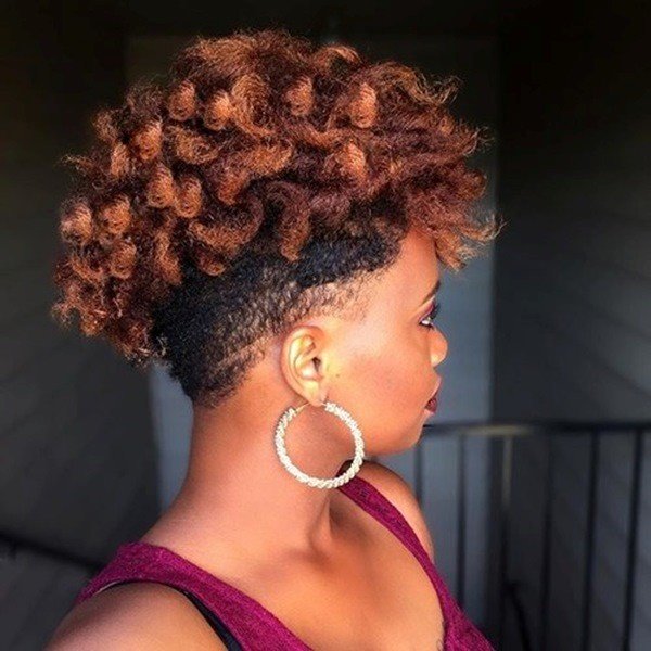Kurze Natürliche Frisur mit Undercut