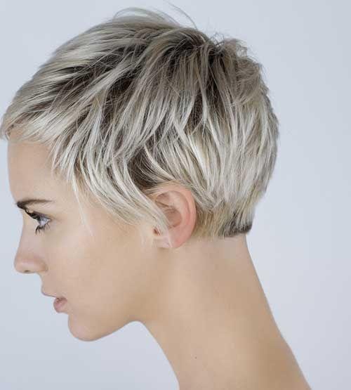 2-Schöne Kurze Haarschnitte für Ältere Frauen
