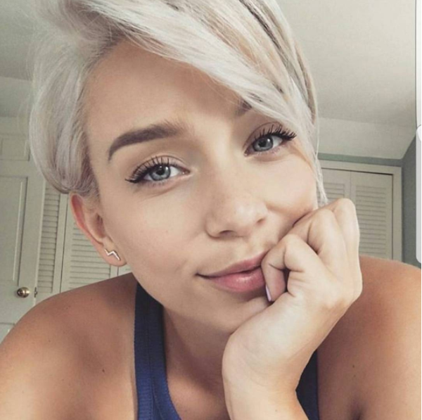8-Soft Blond Pixie mit Pony