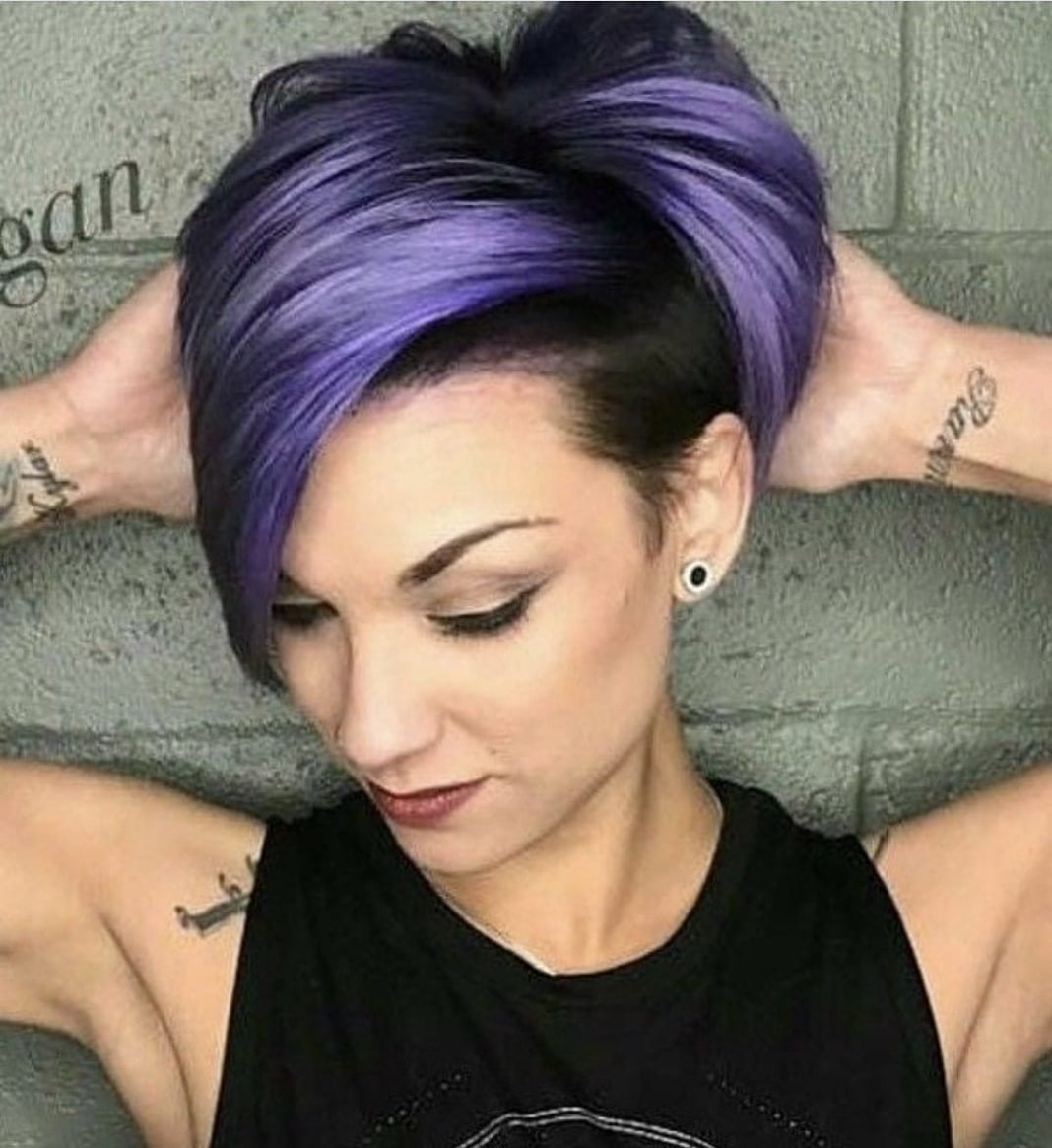 15 asymmetrische Haarschnitte und Modelle, die 2023 ein Comeback feiern