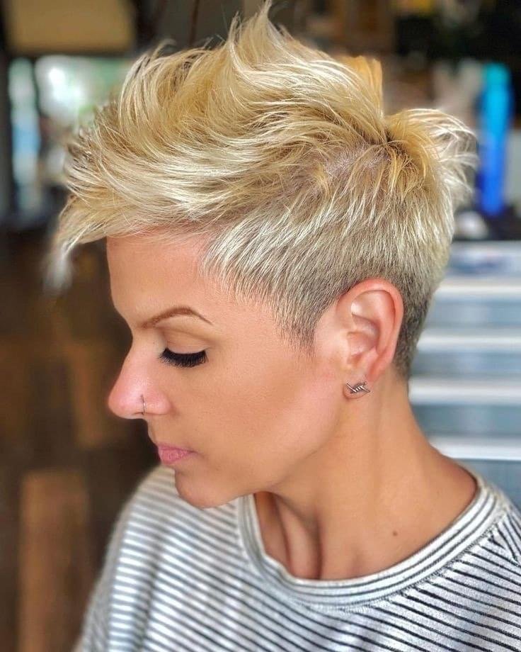 20 Ideen für blonde Pixie-Frisuren, die Sie unbedingt ausprobieren sollten