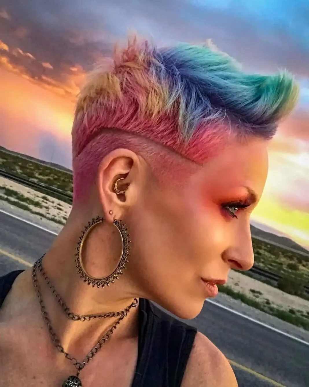 Pixie Cut mit Undercut-Styles, die 2024 im Trend liegen