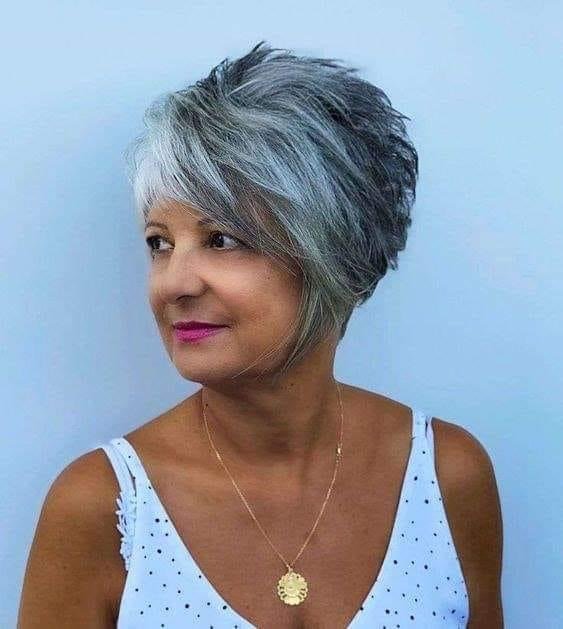 Natürlicher Look – Selbstbewusst, Schlicht und Stilvoll