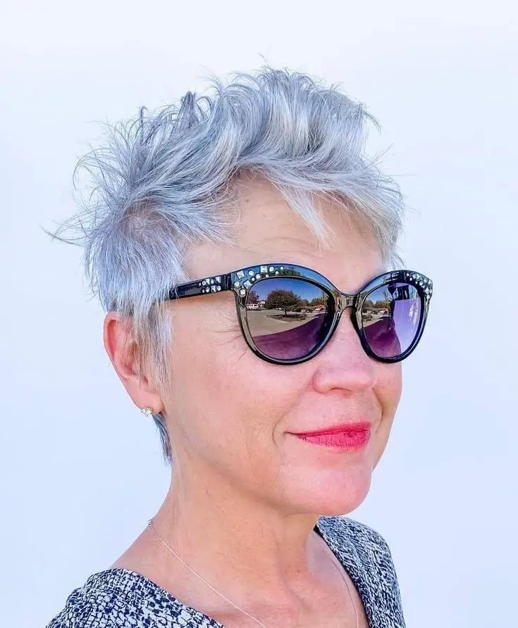 Natürlicher Look – Selbstbewusst, Schlicht und Stilvoll