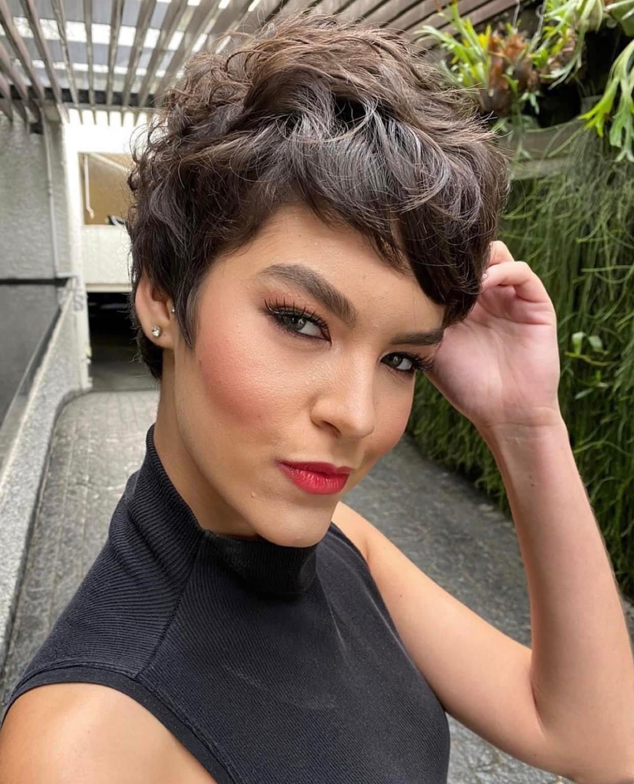 Über 20 trendige Pixie-Cut-Haarschnitte mit langem Pony