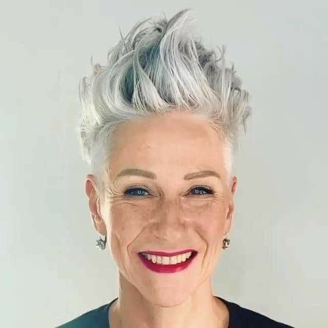 Natürlicher Look – Selbstbewusst, Schlicht und Stilvoll