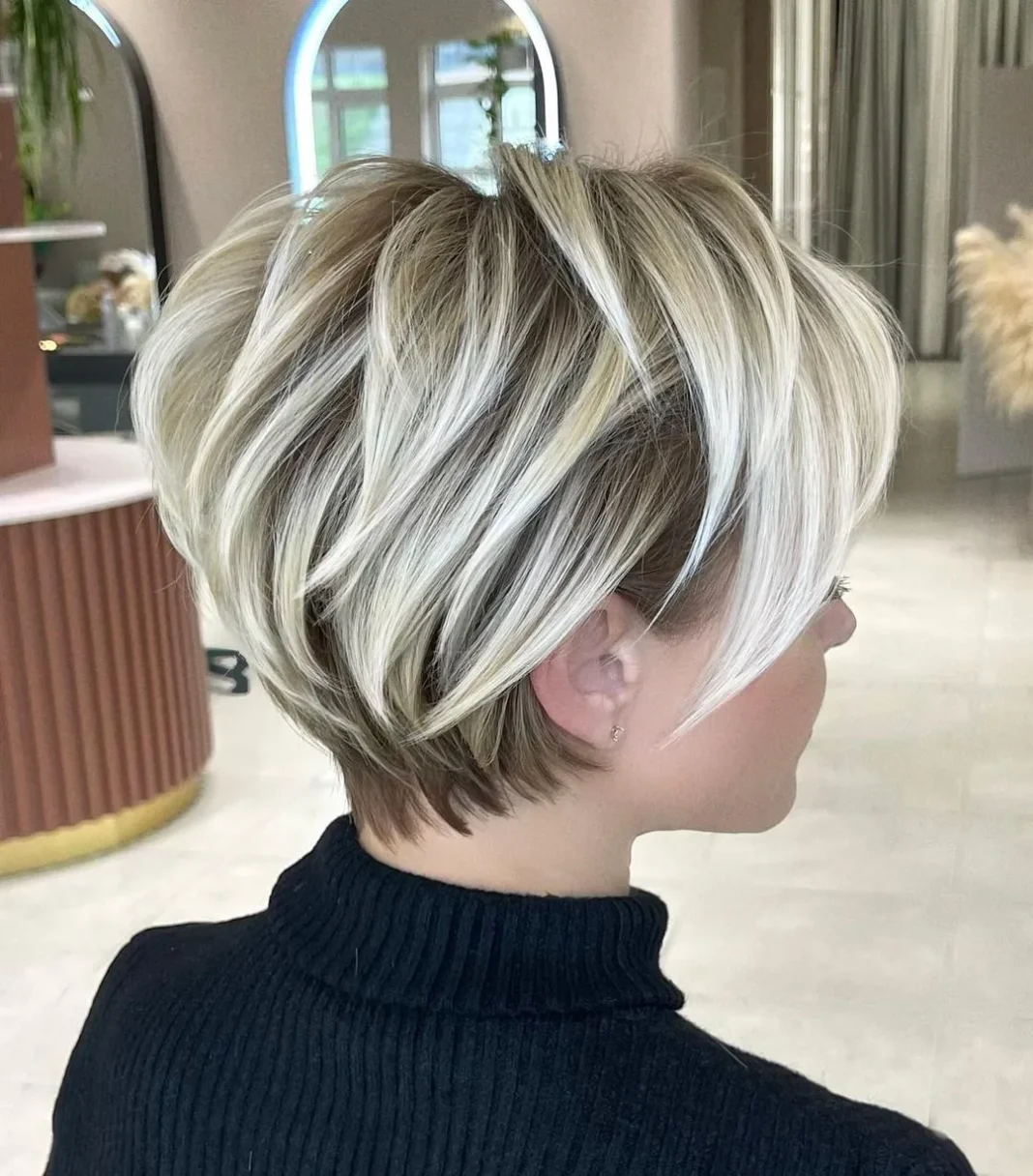 Der schönste gewellte Pixie-Schnitt für dicke Frisuren