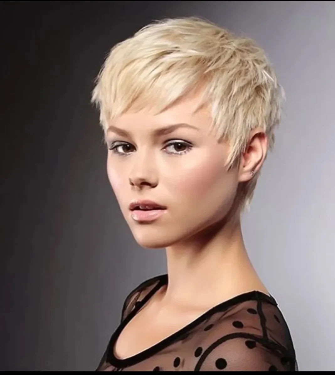 Der schönste gewellte Pixie-Schnitt für dicke Frisuren