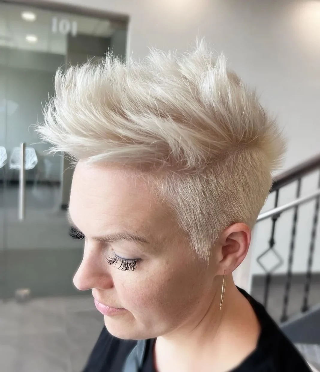 Der schönste gewellte Pixie-Schnitt für dicke Frisuren