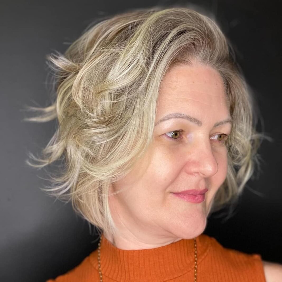 Jugendliche Frisuren und Haarschnitte für Frauen über 50 zum Ausprobieren im Jahr 2024